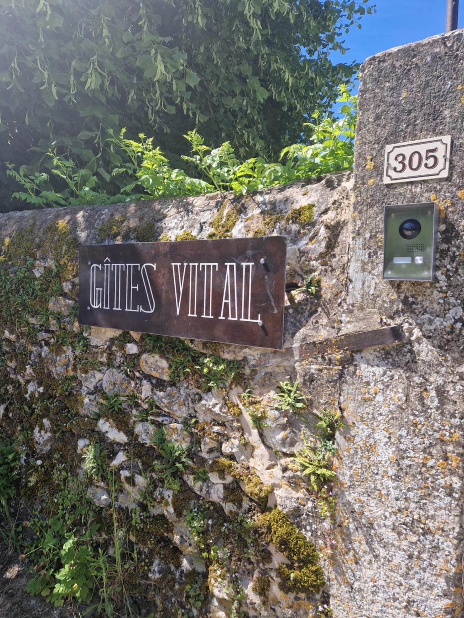 Gites De Charme - Gites Vital Peyrus Exterior photo